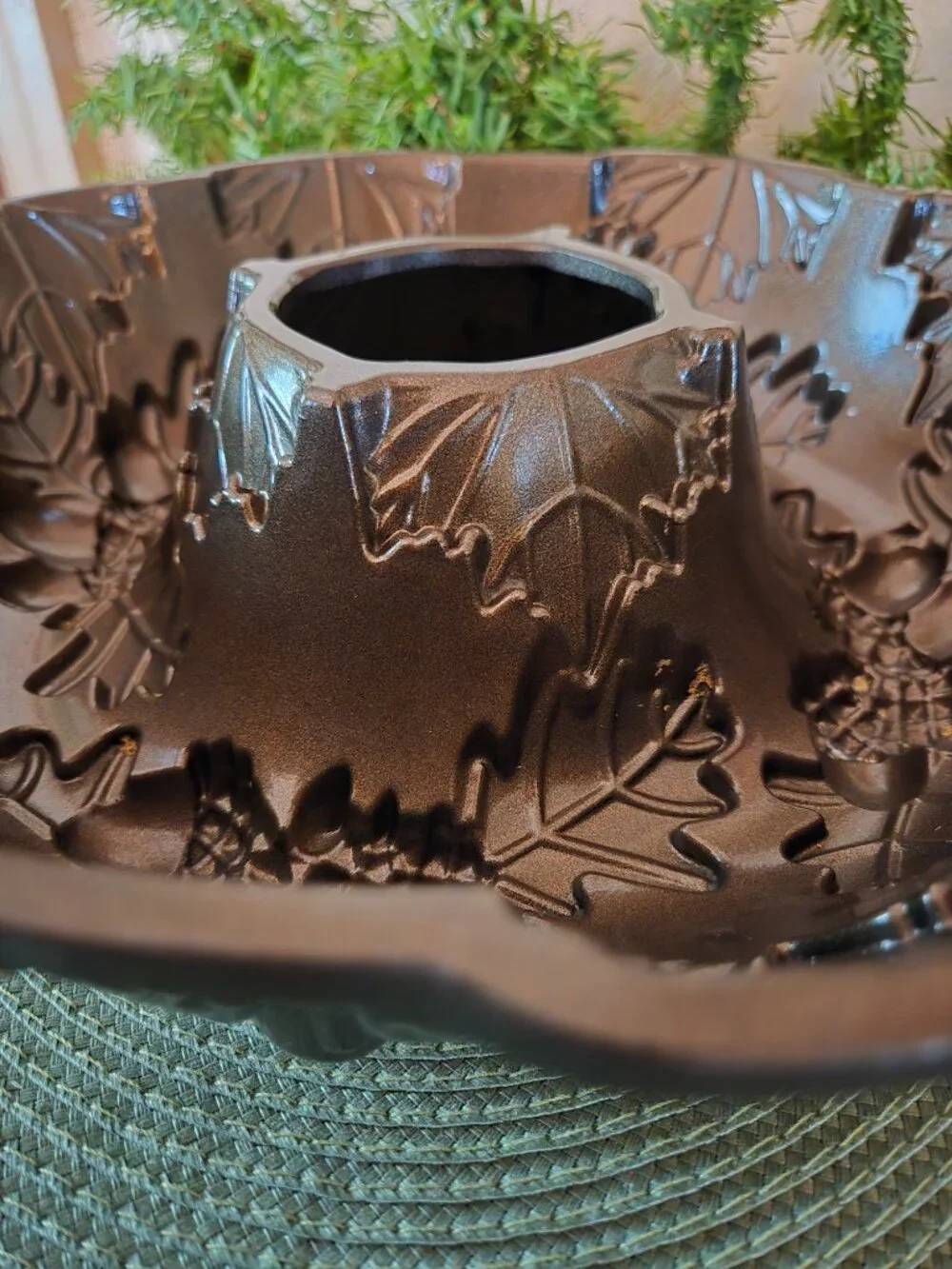 Nordic Ware Fall Harvest Autumn Bundt Pan, Bronze, 10 Cups, Leaves & Acorns